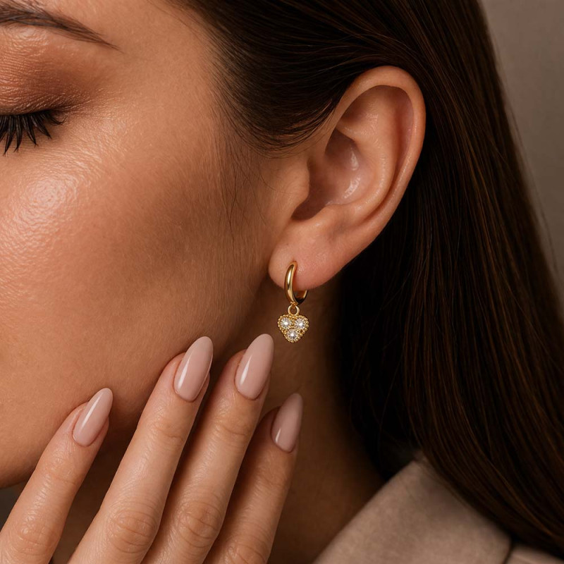 Altın Renk Taşlı Kalp Detaylı Halka Küpe | Zarif Kadın Küpe