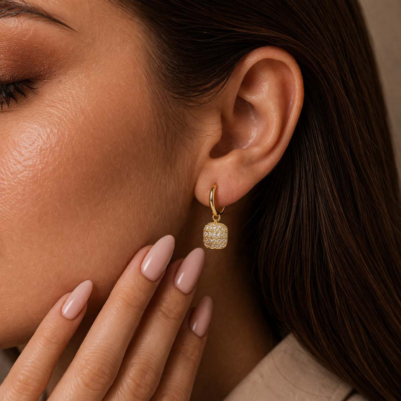 Altın Renk Taşlı Sallantılı Halka Küpe | Işıltılı Kadın Küpe