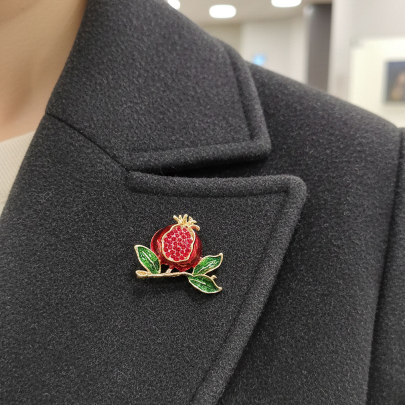 Nar Figürlü Taşlı Şık Broş