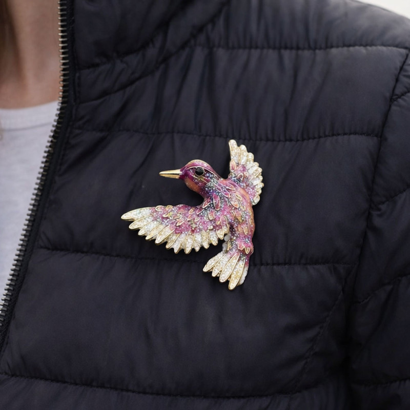 Sinek Kuşu Figürlü Işıltılı Broş