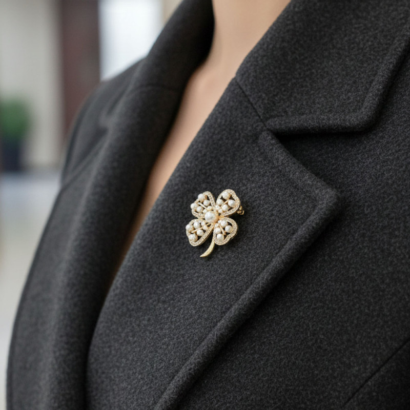 İnci Detaylı Yonca Broş