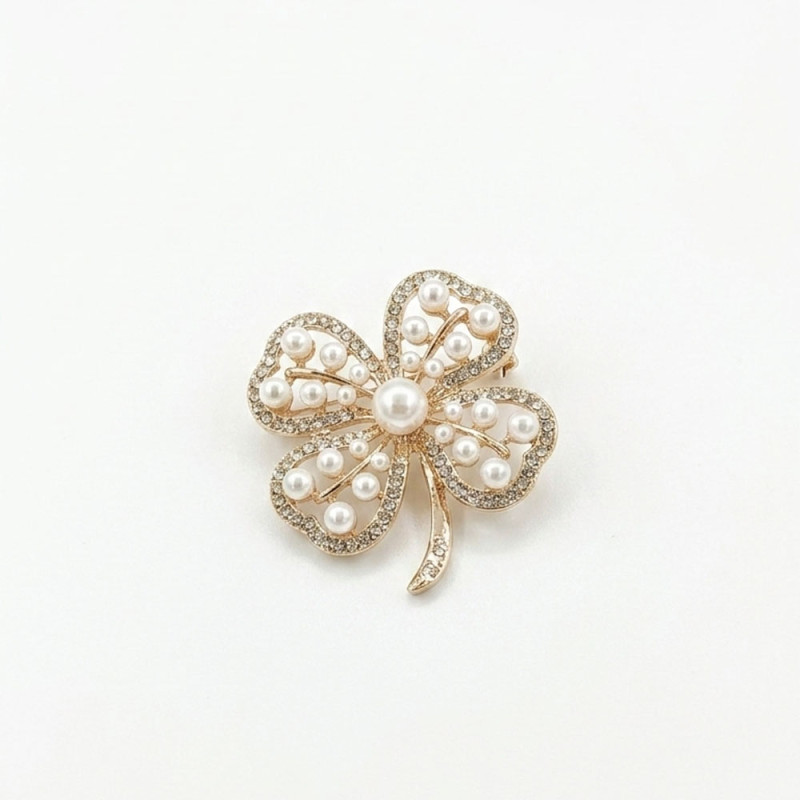 İnci Detaylı Yonca Broş