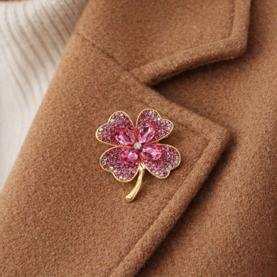 Pembe Taşlı Yonca Broş