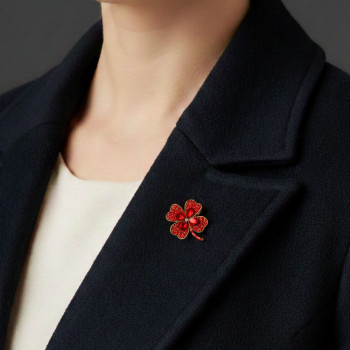 Kırmızı Taşlı Yonca Broş