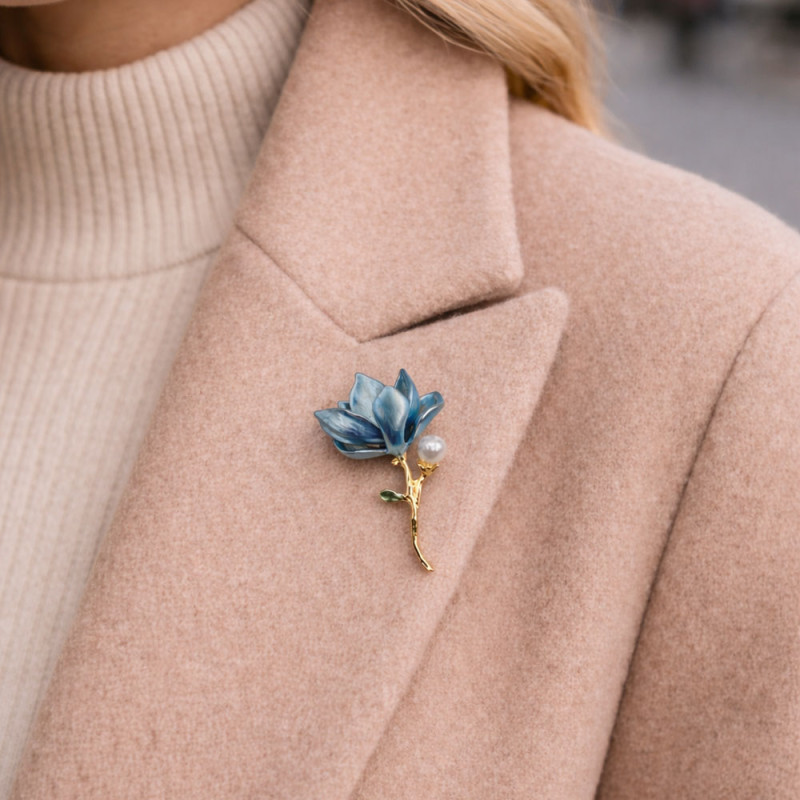İnci Detaylı Mavi Manolya Broş